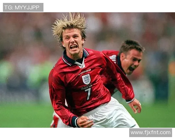 从草根到绿茵场之巅：世界杯预选赛背后的传奇少年成长史